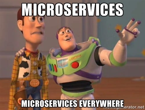 Meme "X, X everywhere" com o texto Microservices, Microservices Everywhere